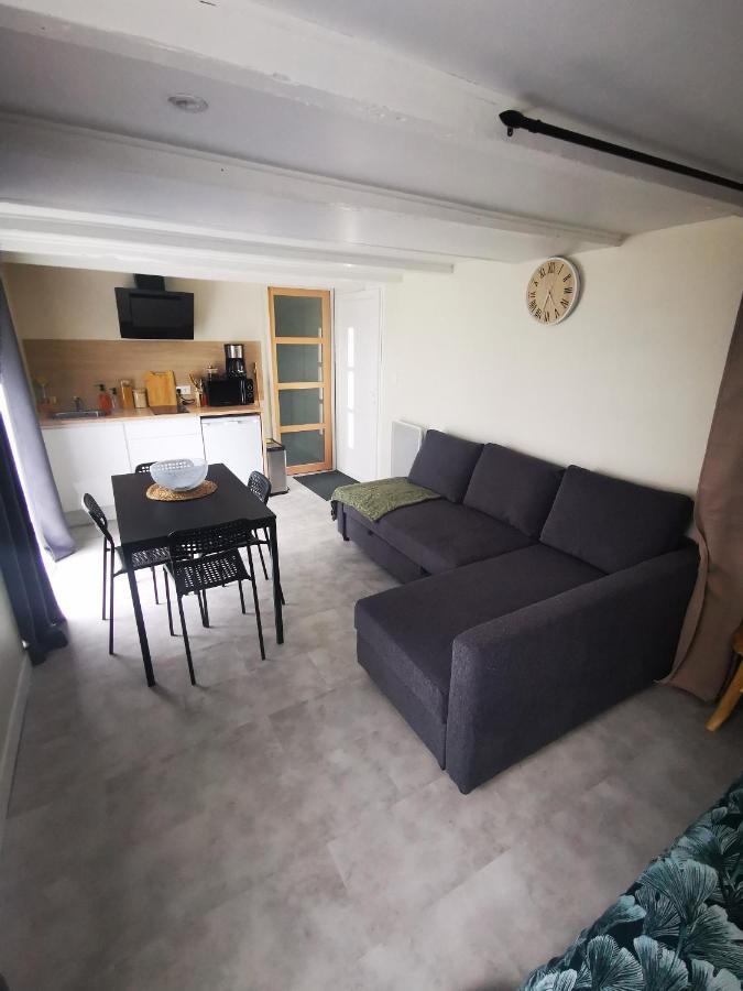 Logement Chaleureux Avec Parking Gratuit Oyre Eksteriør billede